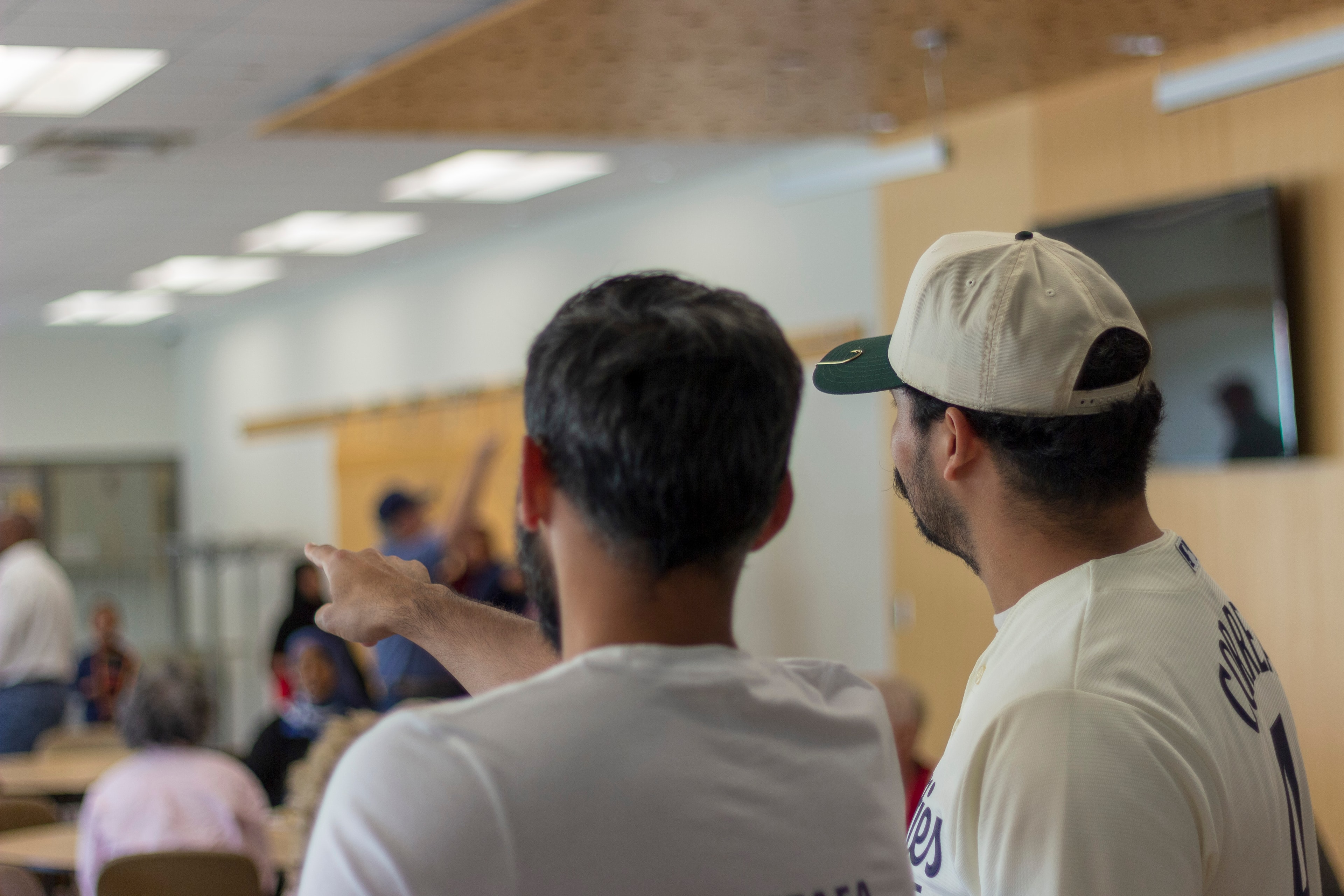 Mustafa Sandhu pointing across the room at the meet and greet