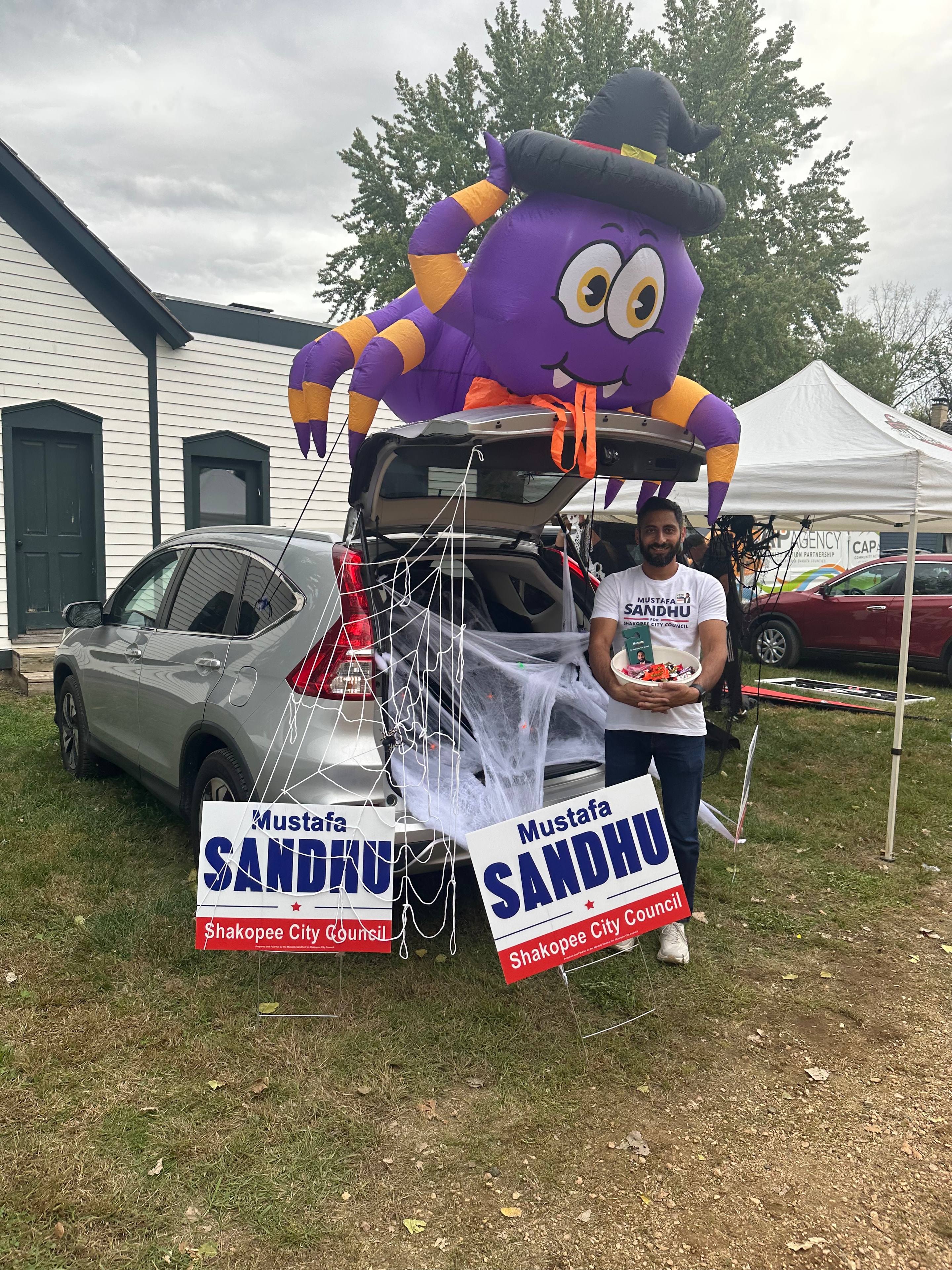 Mustafa Sandhu handing out candy at the Shak-O-Lantern trunk-or-treat event